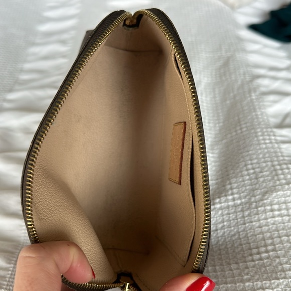 Louis Vuitton Monogram canvas cosmetic pouch - Picture 9 of 14